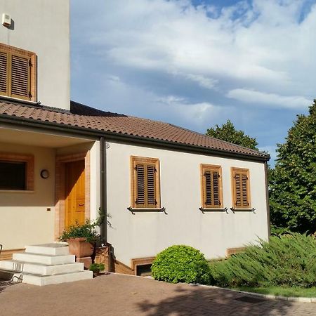 Il Mandorlo B&B Civitanova Alta Luaran gambar