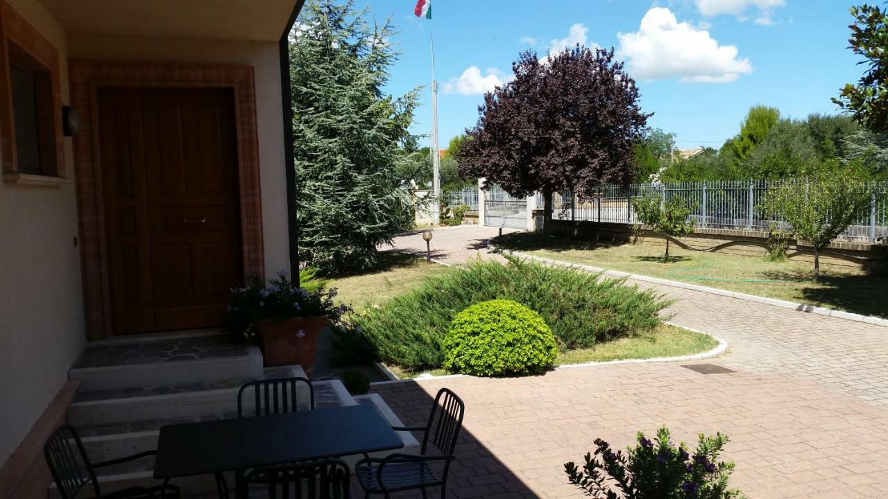 Il Mandorlo B&B Civitanova Alta Luaran gambar