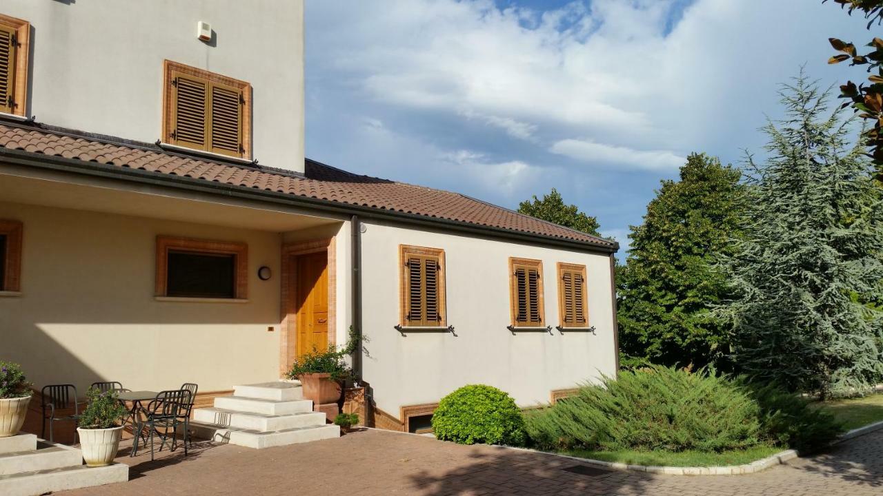 Il Mandorlo B&B Civitanova Alta Luaran gambar