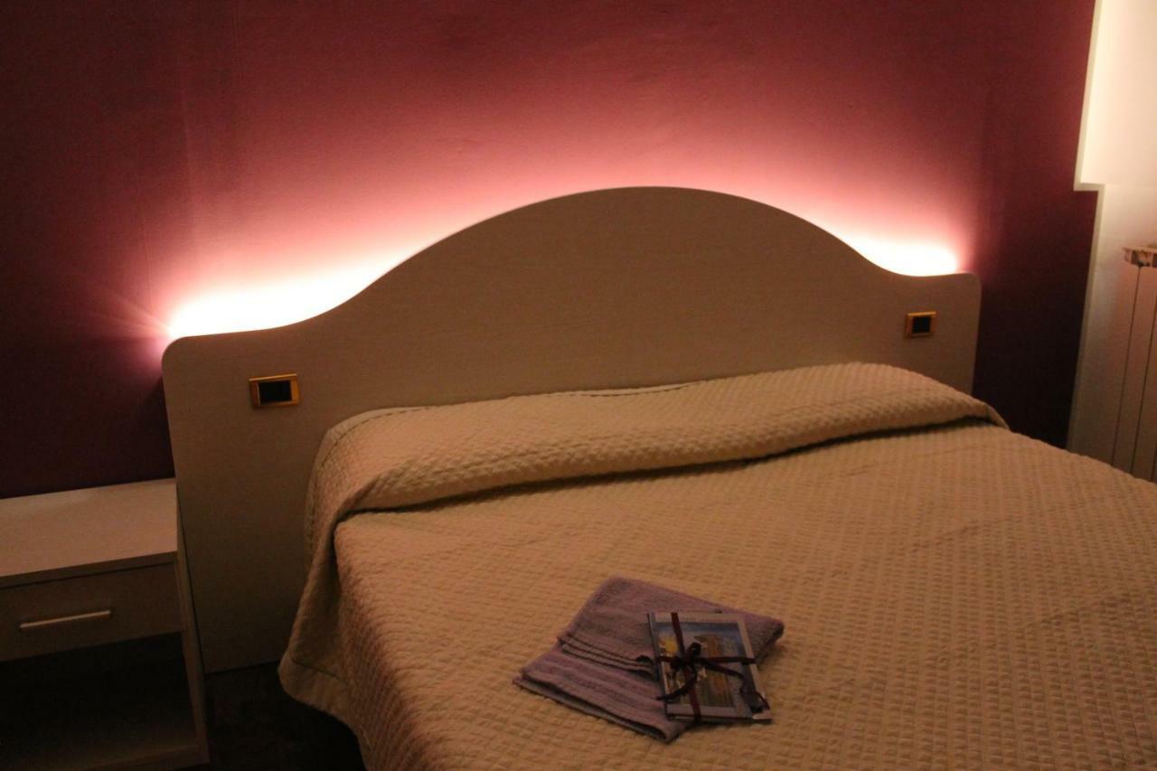 Il Mandorlo B&B Civitanova Alta Luaran gambar